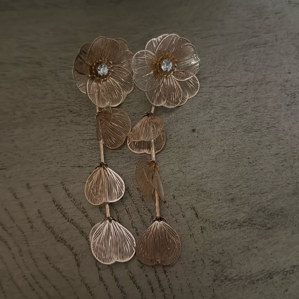 Dangle earrings